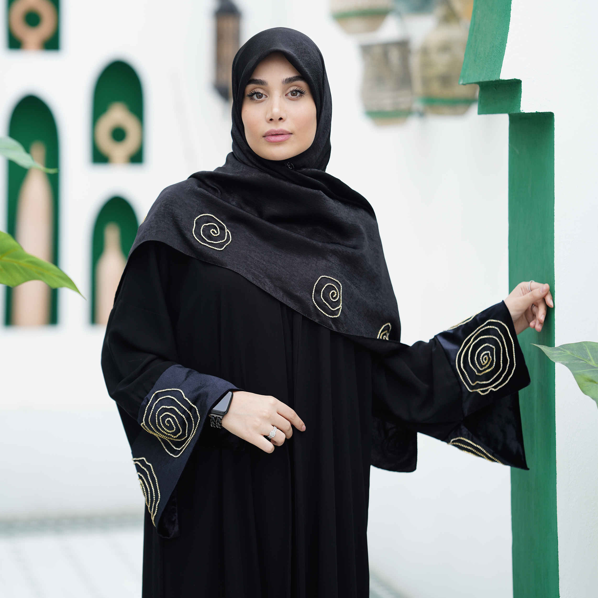 Elegant Loose Fit Abaya for Muslim Women with Embroidered Roses