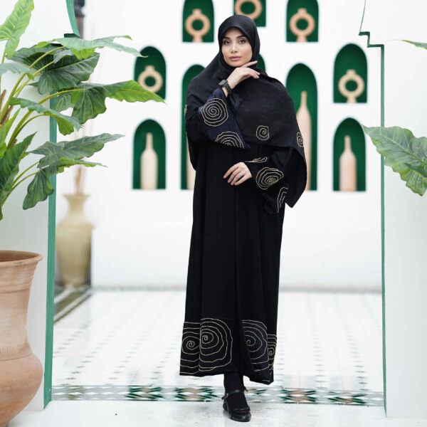 Elegant Loose Fit Abaya for Muslim Women with Embroidered Roses