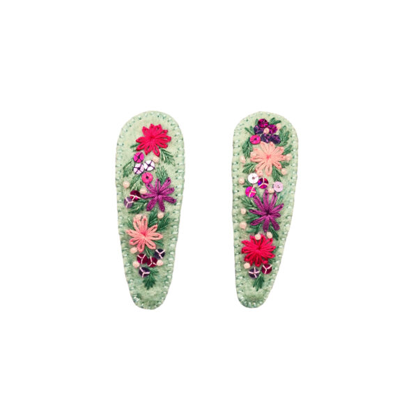 Hand-Embroidered Snap Hair Clip Set with Floral Design Model Spring