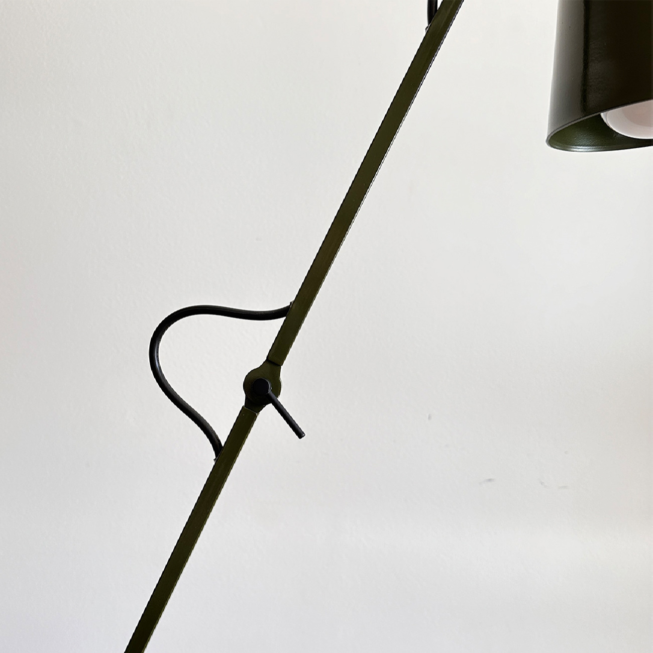 Metal Adjustable Desk Lamp Handcrafted Suitable for Reading