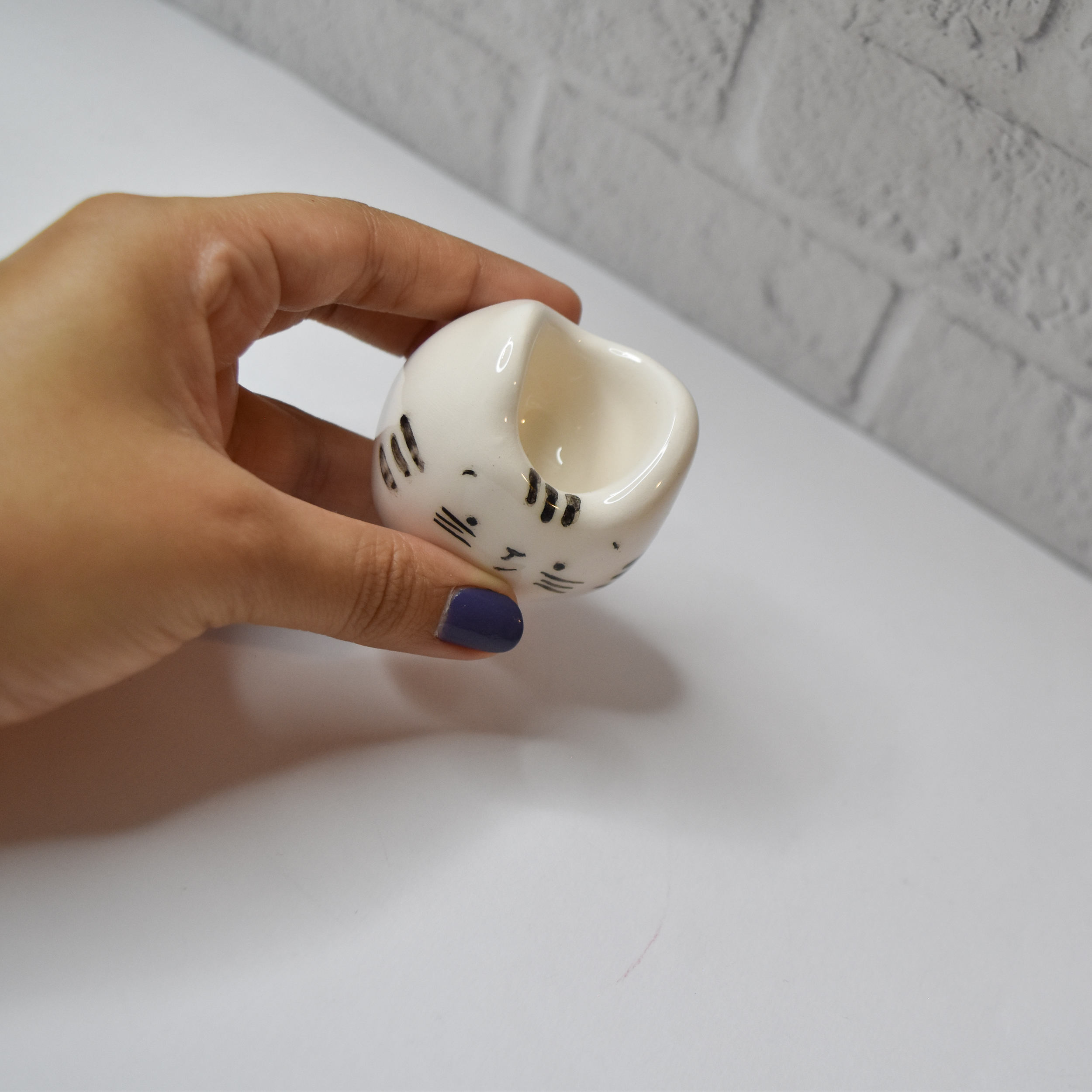 Decorative Ceramic Candle Holder with Cat Design for Cozy Atmosphere