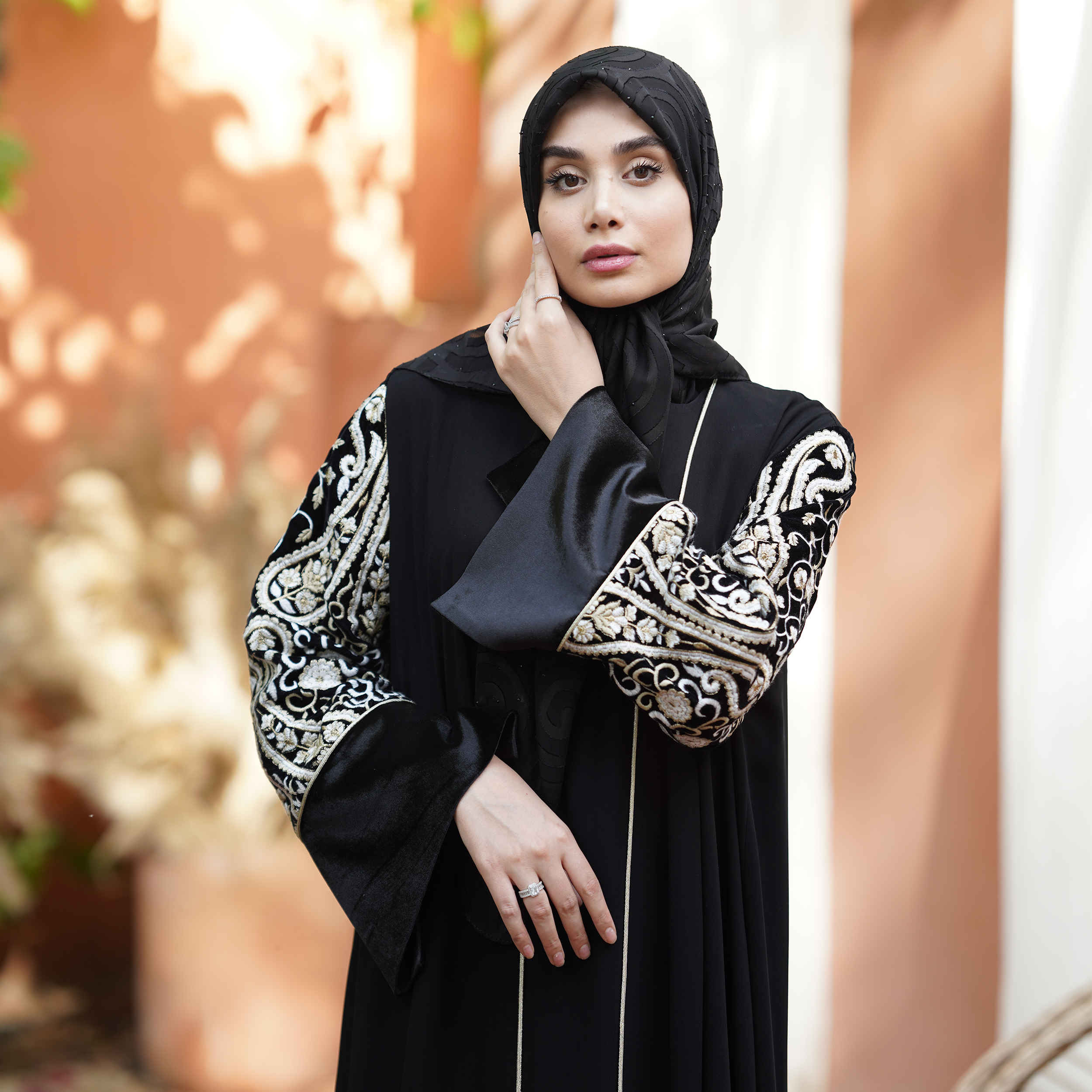 Elegant Loose Fit Abaya for Muslim Women with Embroidered Sleeves