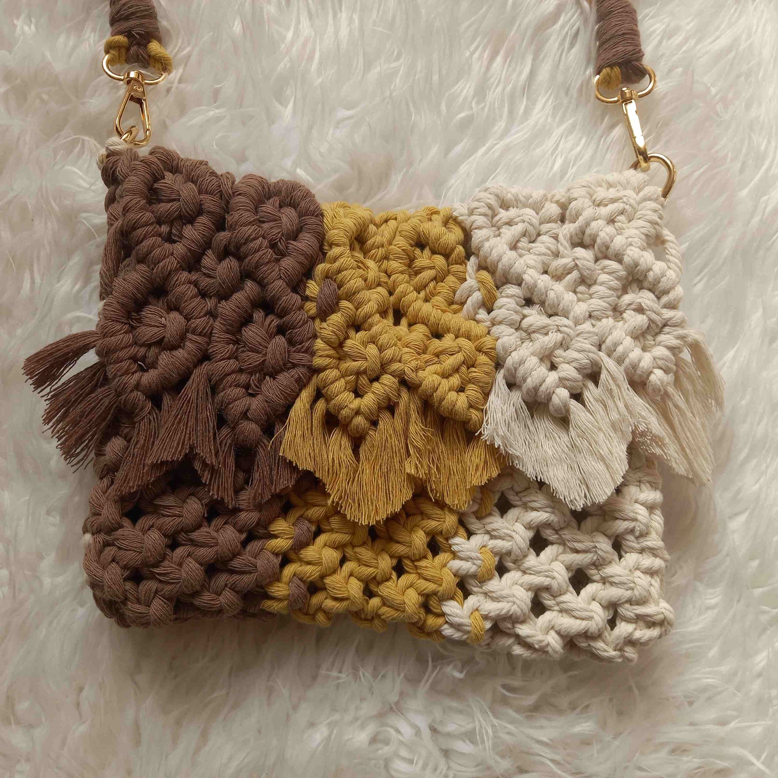 Macrame Shoulder Bag Handwoven for Women Model Leaf