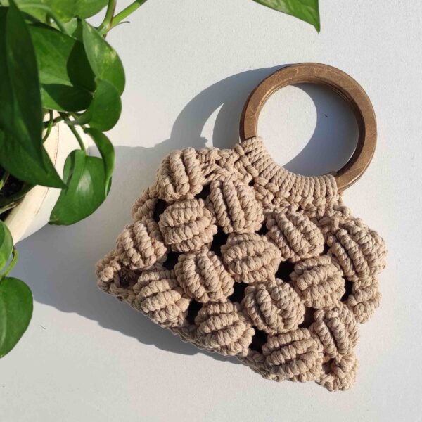 Macrame Bag Handwoven with Wooden Handel Model Walnuts
