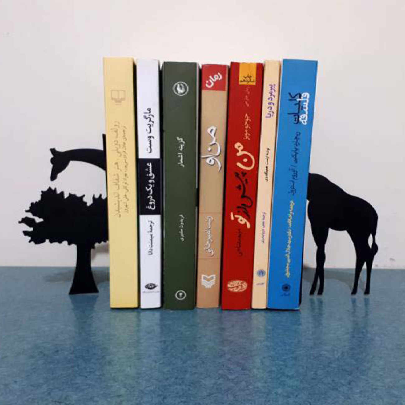 Giraffe Design Metal Art Bookend – Playful Option for Kids’ Shelves