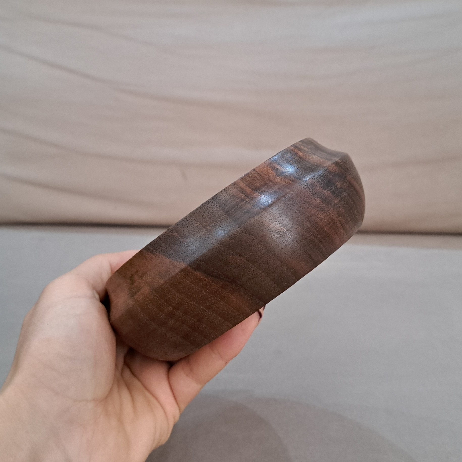 Natural Wooden Bowl Made of Walnut Wood for Home Decoration