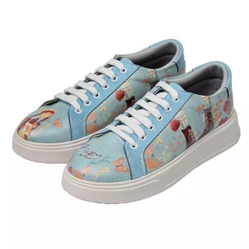 Graffiti Print Sneakers – Women’s Chic Casual Shoes Model Anne Shirley