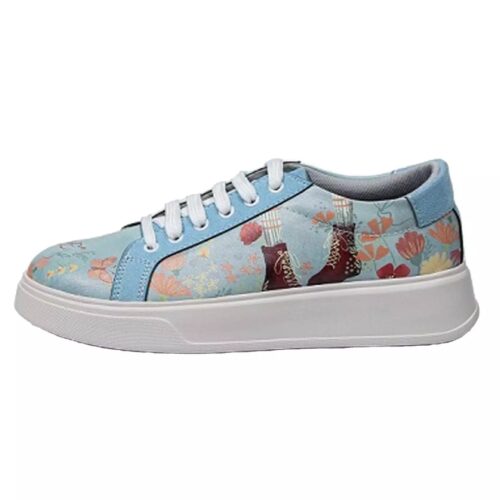 Graffiti Print Sneakers – Women’s Chic Casual Shoes Model Anne Shirley