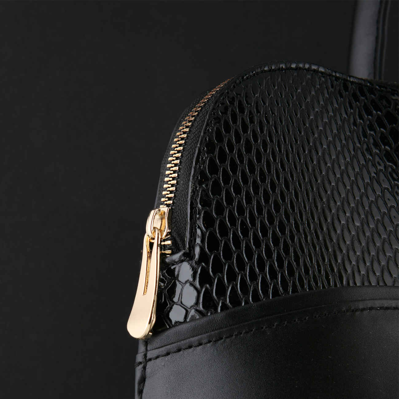 Bauletto Leather Handbag with Large Capacity in Black