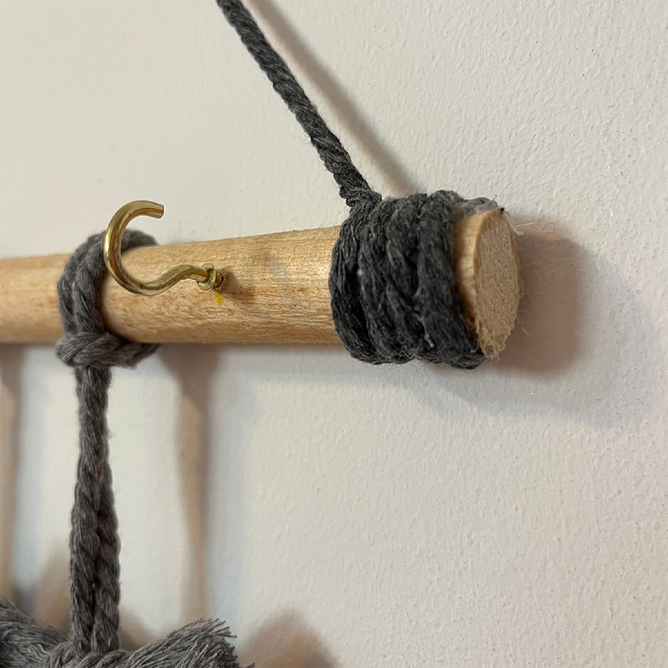 Decorative & Handcrafted Macrame Wall Key Holder with Leaf Design