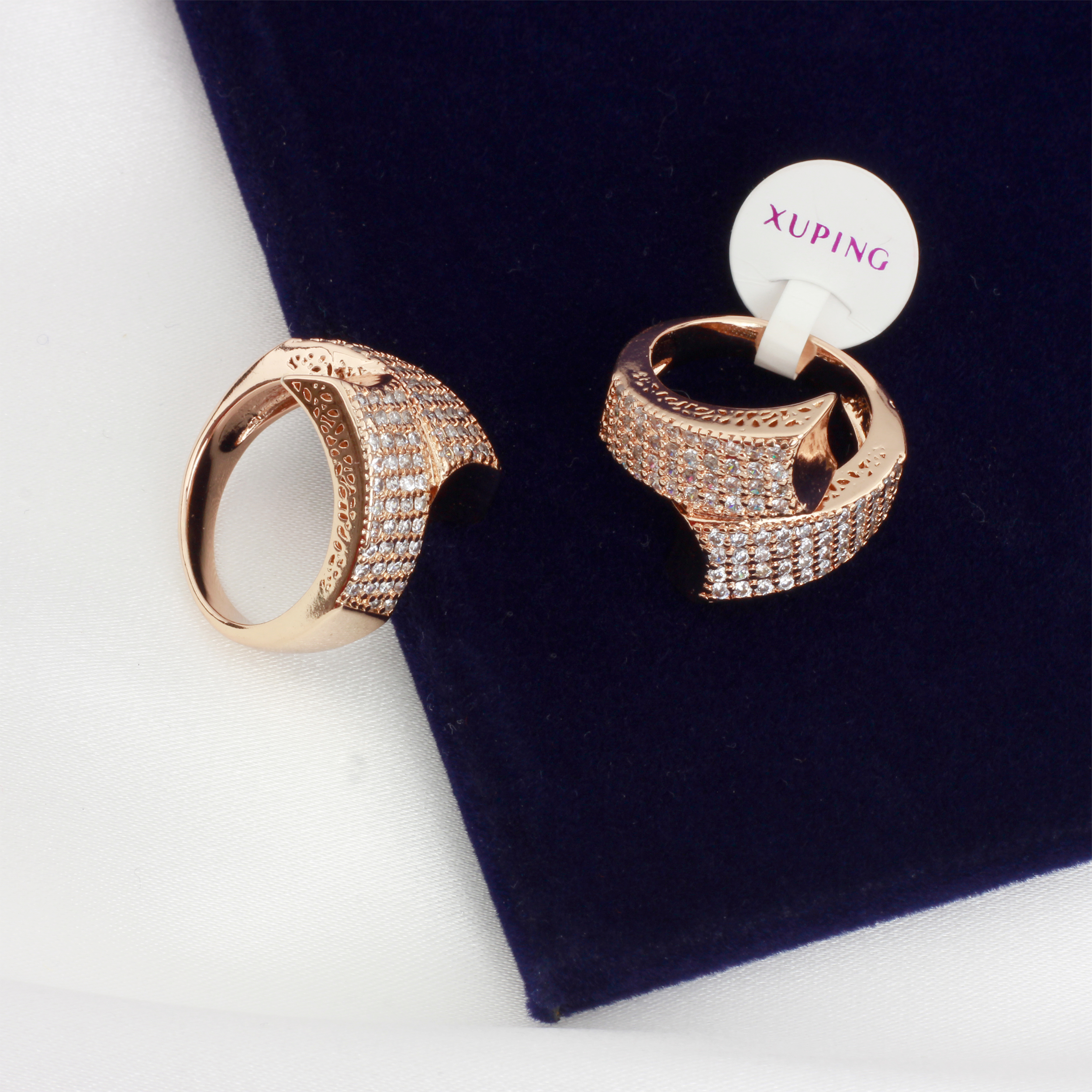 Elegant Brass Ring for Women in Bronze