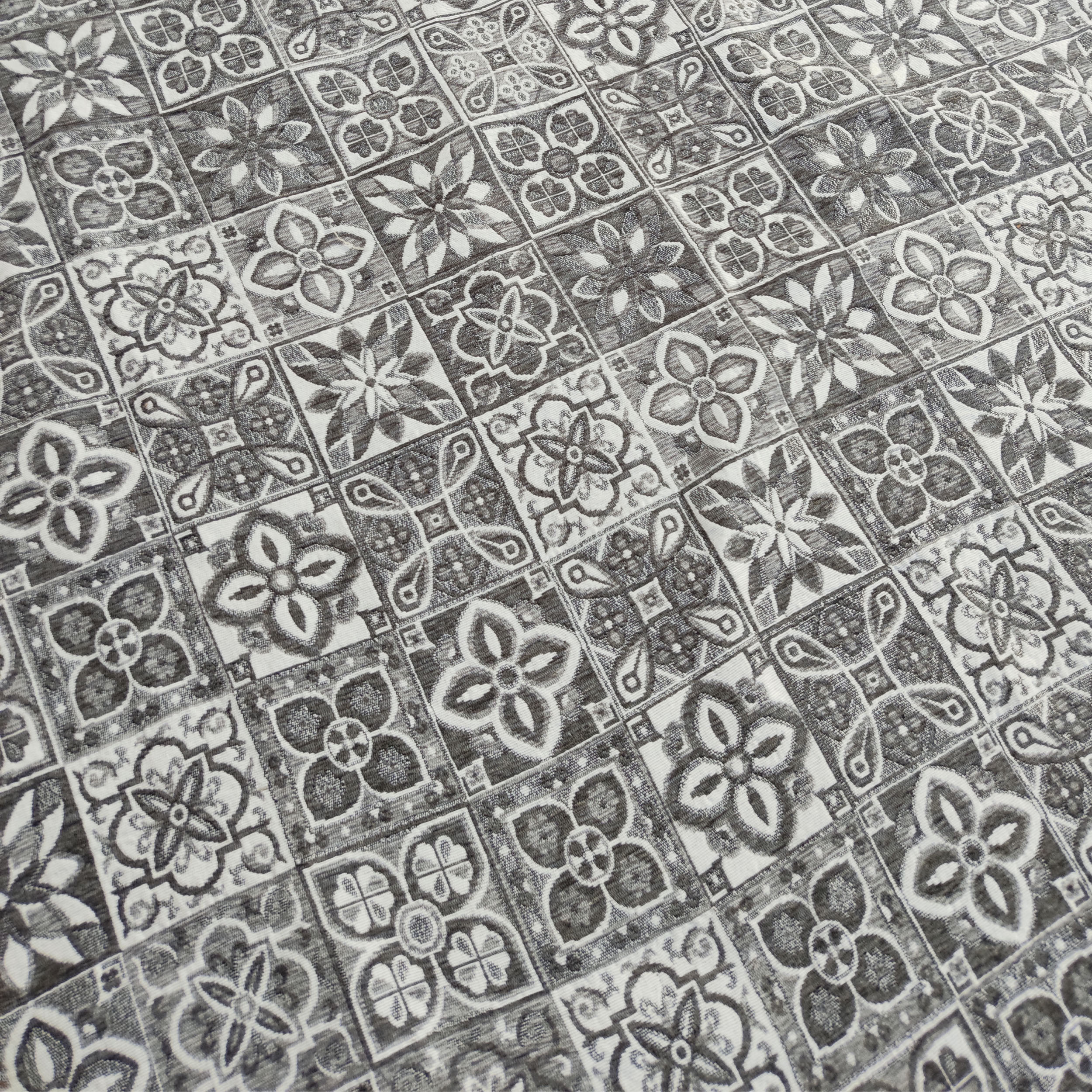 Elegant Persian Style Indoor Floor Mat with Floral Design