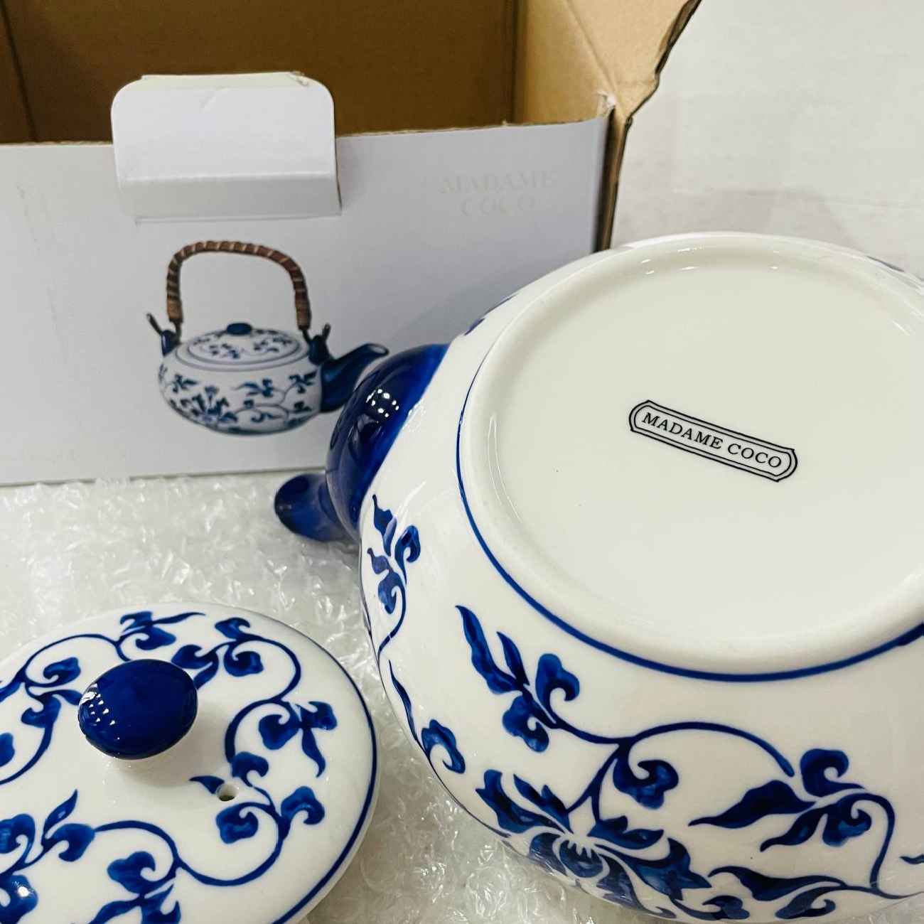 Luxury Porcelain Teapot for Special Occasions with Leaf Design