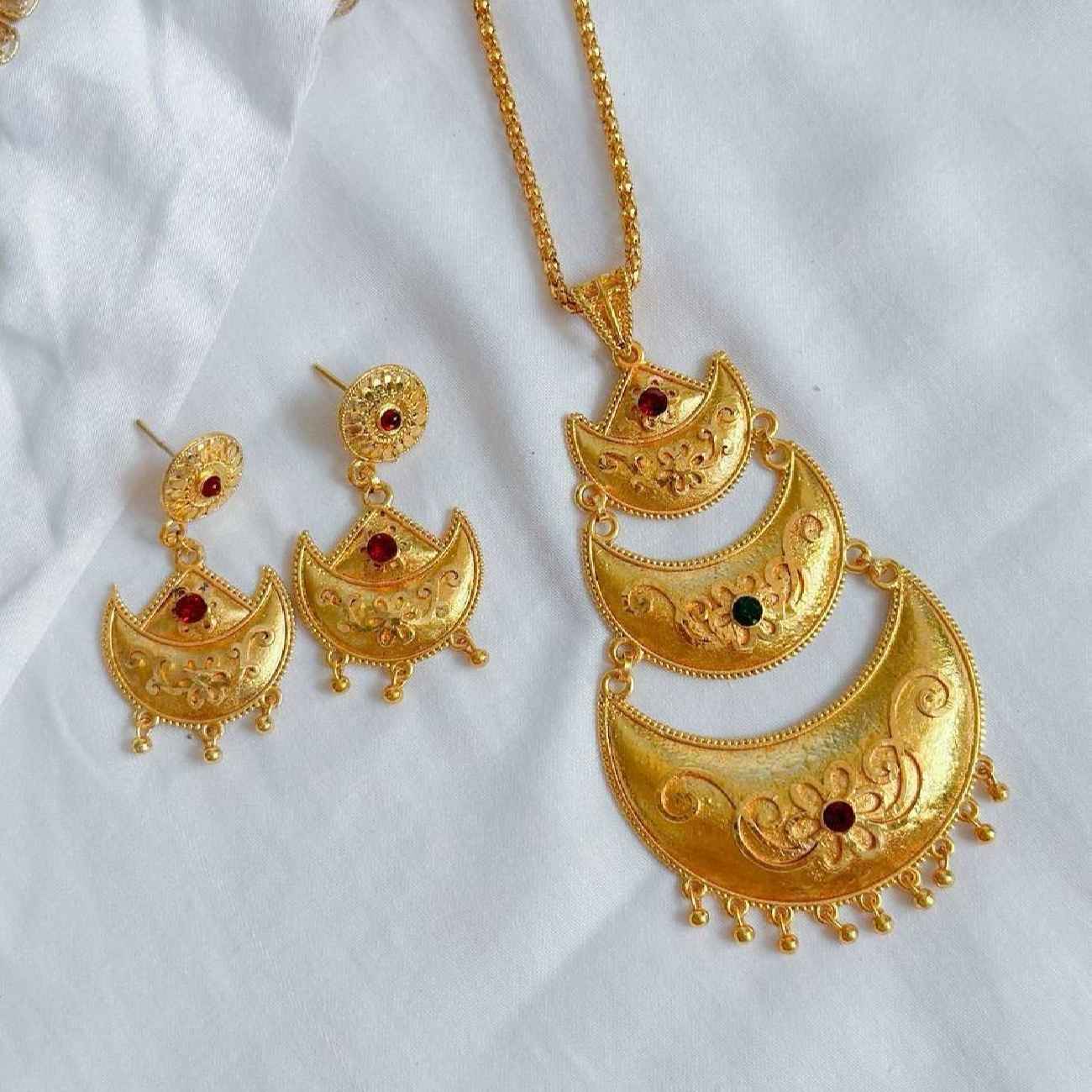 Elegant Mehak Brass Necklace with Earrings Set