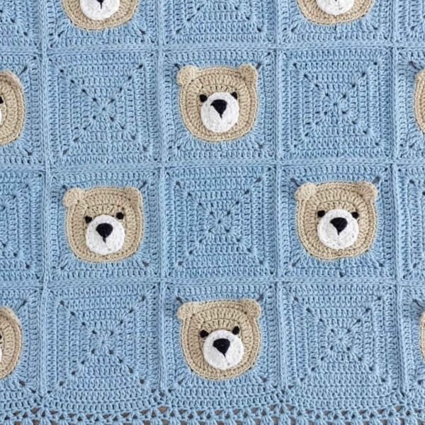Handwoven Crocheted Baby Bedspread - A Stylish Touch for Your Nursery