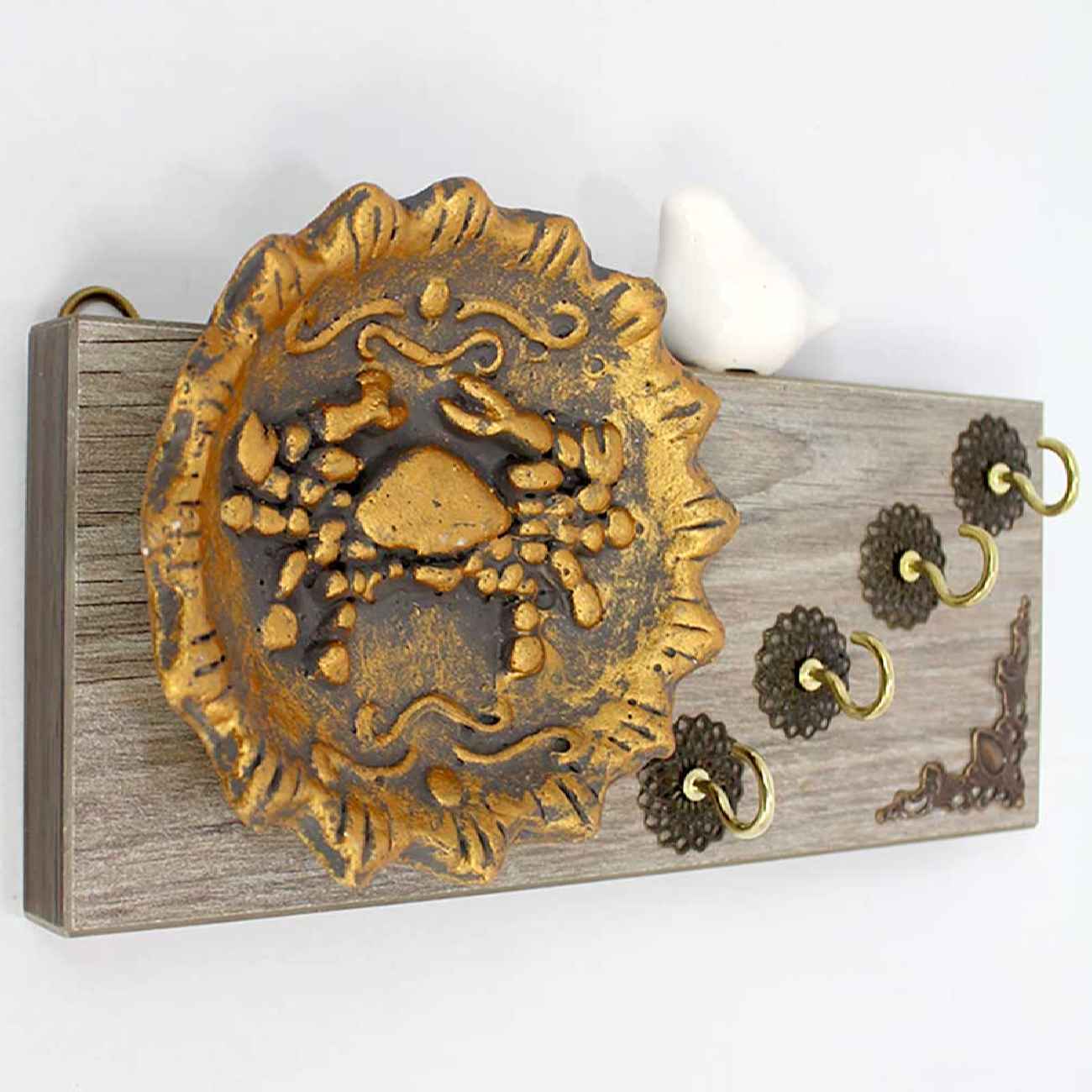 Decorative Wall Key Holder for Organized Key with Crab Design in Golden