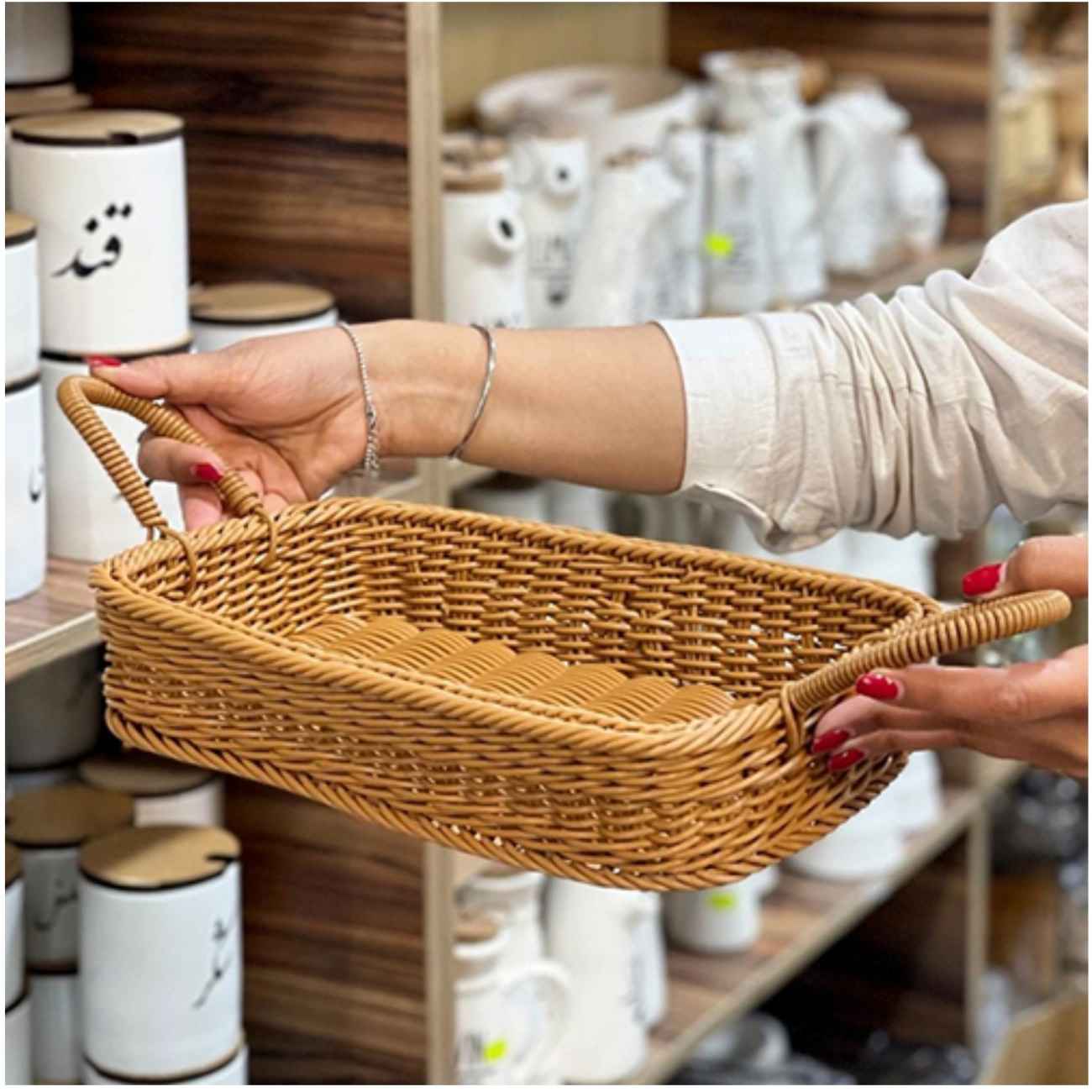 Handwoven Wicker Basket with Handel – Perfect Blend of Rustic Charm