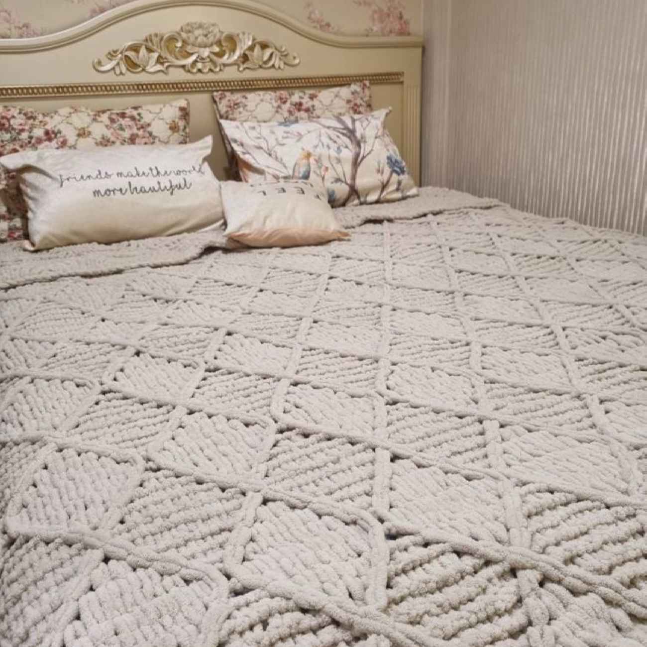 Knitted Crochet Bedspread Soft and Stylish – Ideal for All Seasons and Bedroom