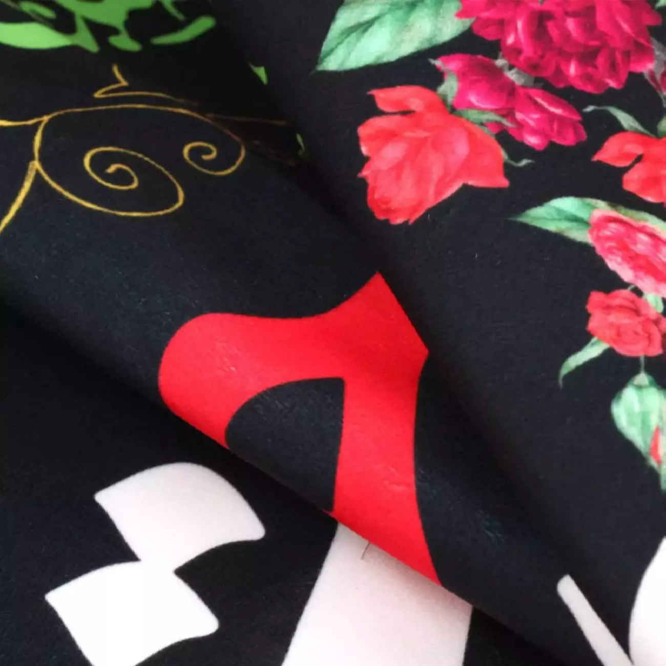 Muharram Wall Tapestry – Servants Flag – Inscription Model Floral Design