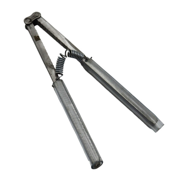 Quick-Action Pistachio Opener – Sturdy Metal Nutcracker Tool for Hard Shell Nuts