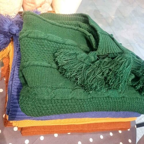 Soft and Warm Knitted Sofa Throw for Couch and Bed – Ideal for Home Décor