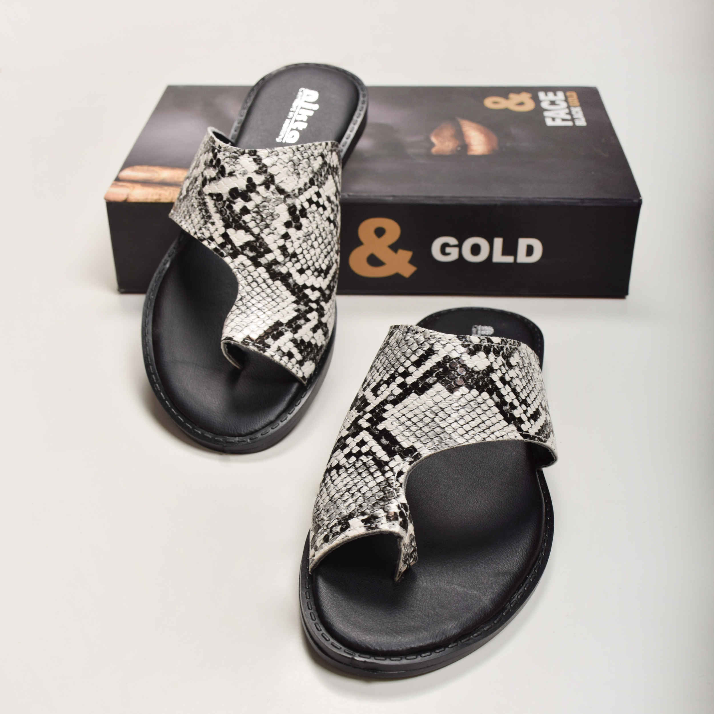 Toe Ring Slipper for women – Lightweight, Packable & Stylish Picks for Vacation