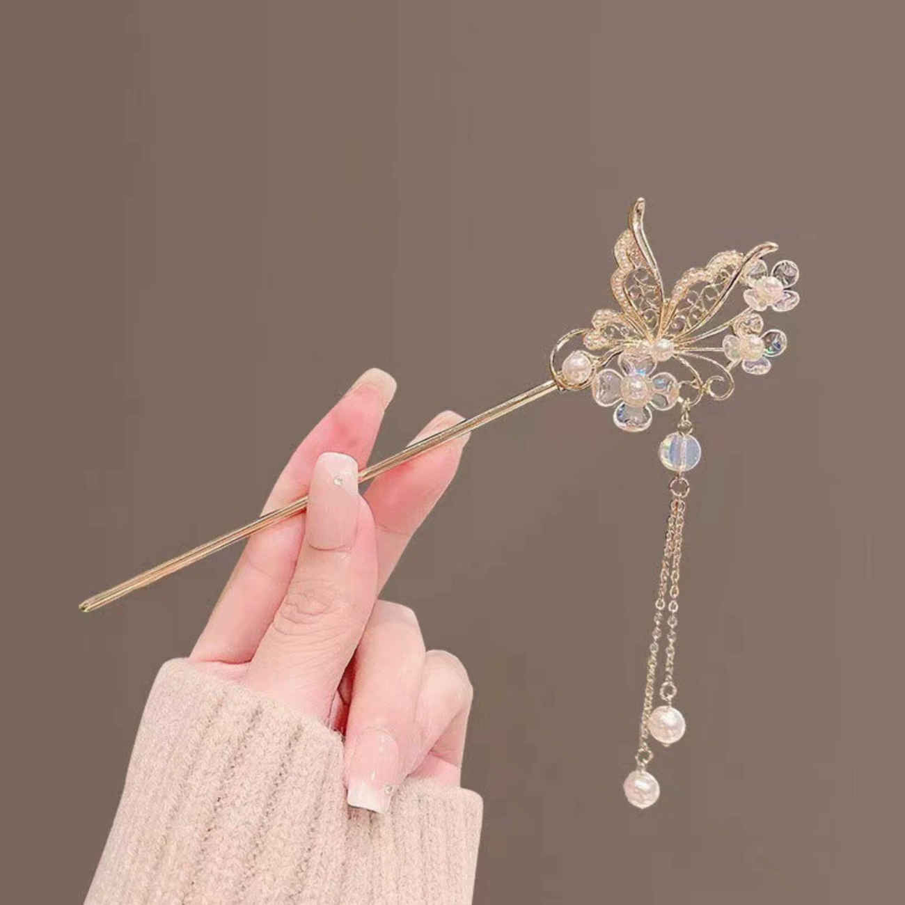 Women’s Hair Clip – Kanzashi Model – Flower Design and Hanging Butterfly