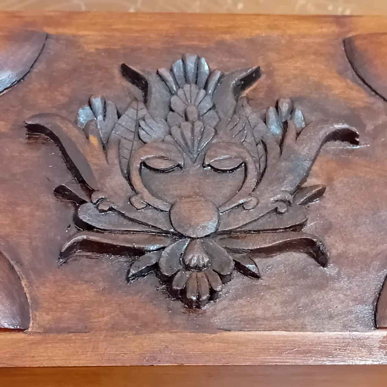 Wooden Jewelry Box with Carving Lotus Design – Perfect for Organizing Jewelry