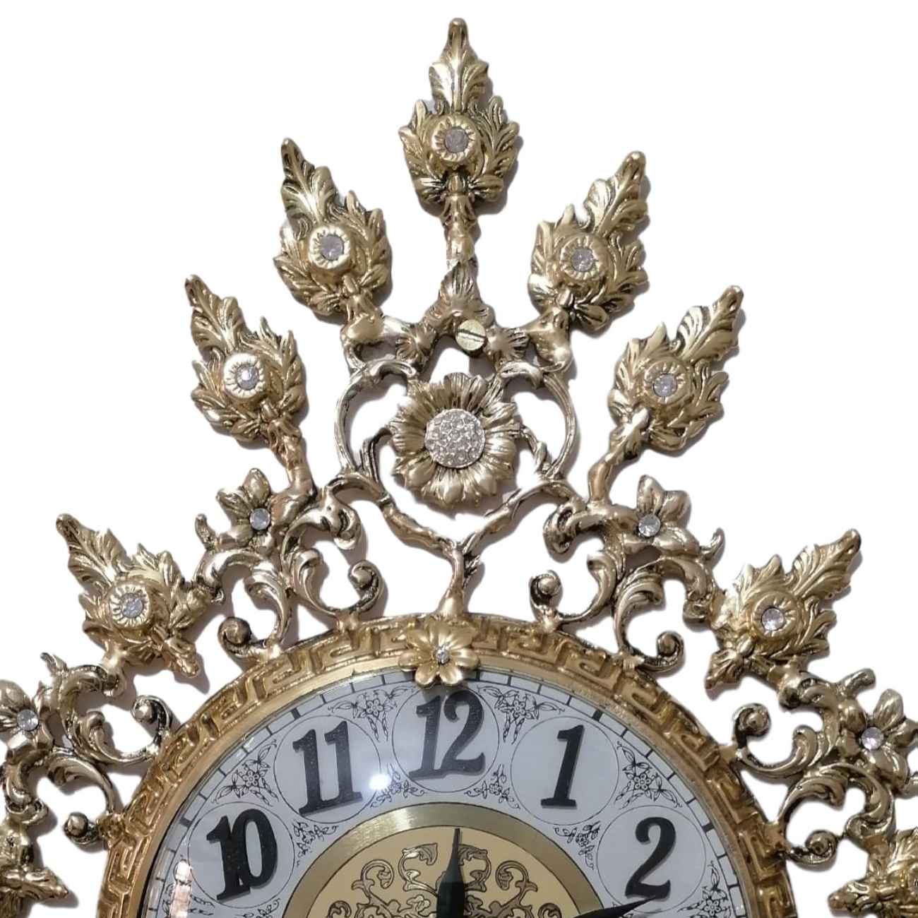 Brass Wall Clock with Charm and Sophisticated Design – Timeless Elegance