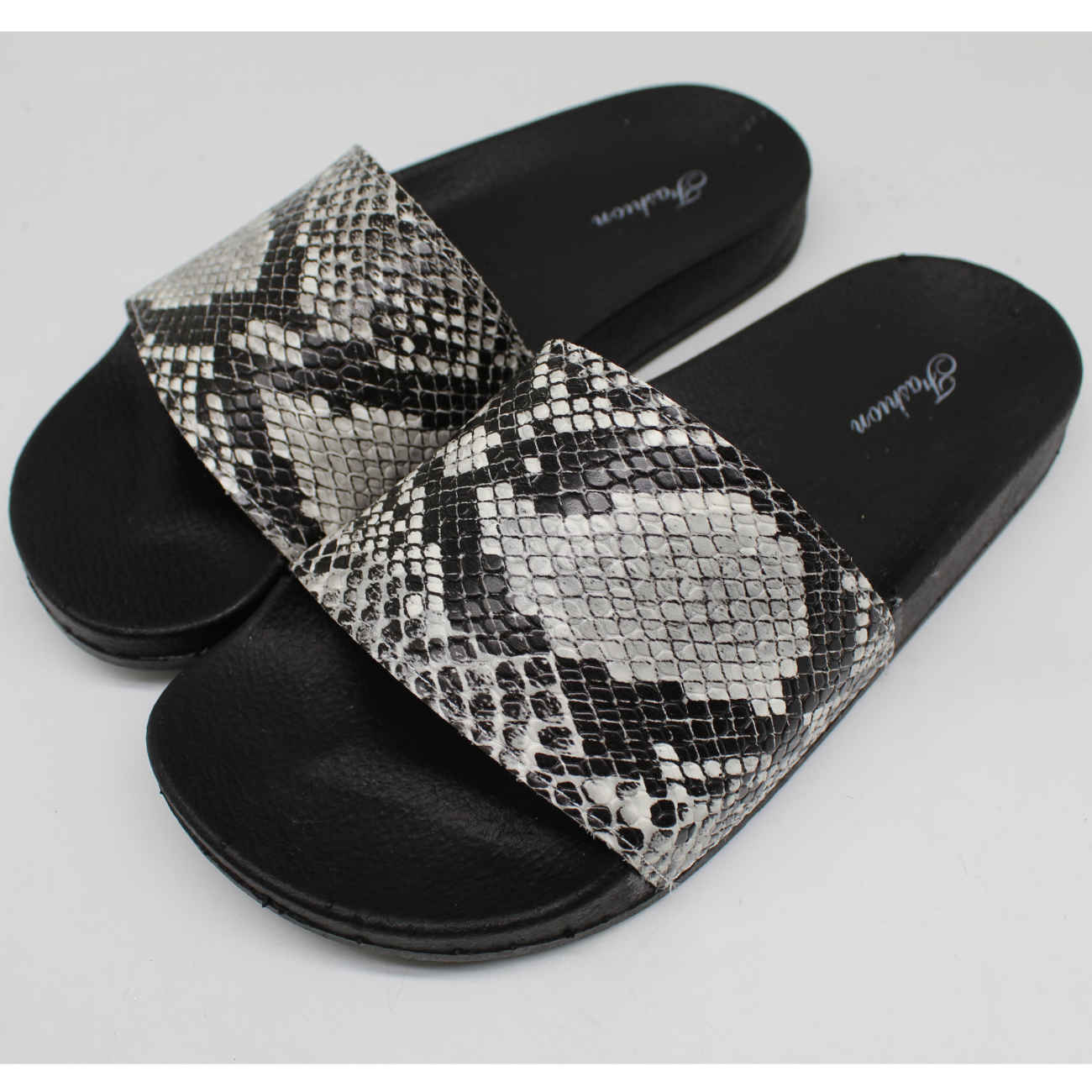 Nikta Cloud Slippers – Where Cloud-Like Comfort Meets Sleek, Modern Design