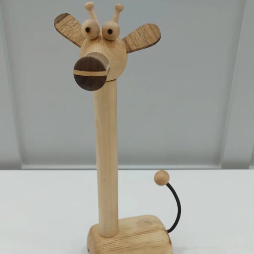 Novelty Wooden Paper Towel Holder – Giraffe Design Suitable for Kitchen Countertop