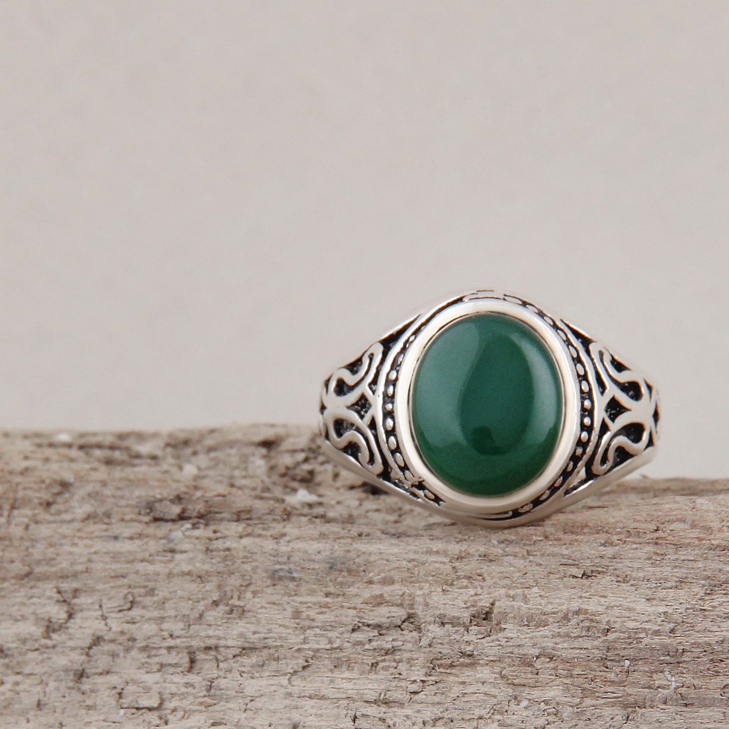 Persian Men’s Silver Ring with Cylindrical Band and Agate Stone in Green