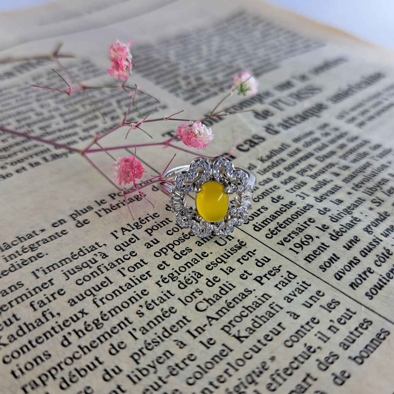 Persian Women’s Silver Ring Agate Sharf al-Shams Model with Flower Design