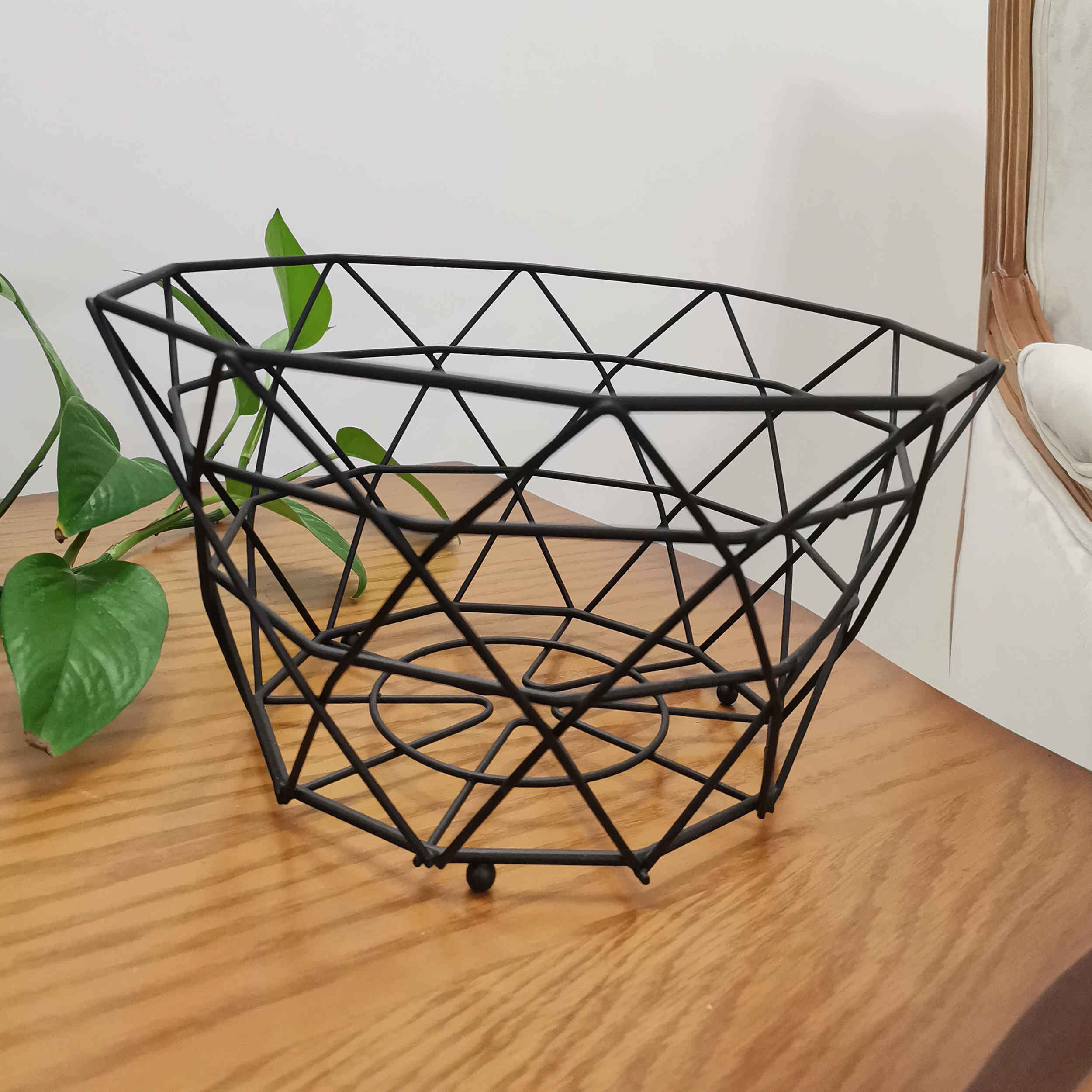 Wire Basket With Polygon Design Perfect for Fruit in Black