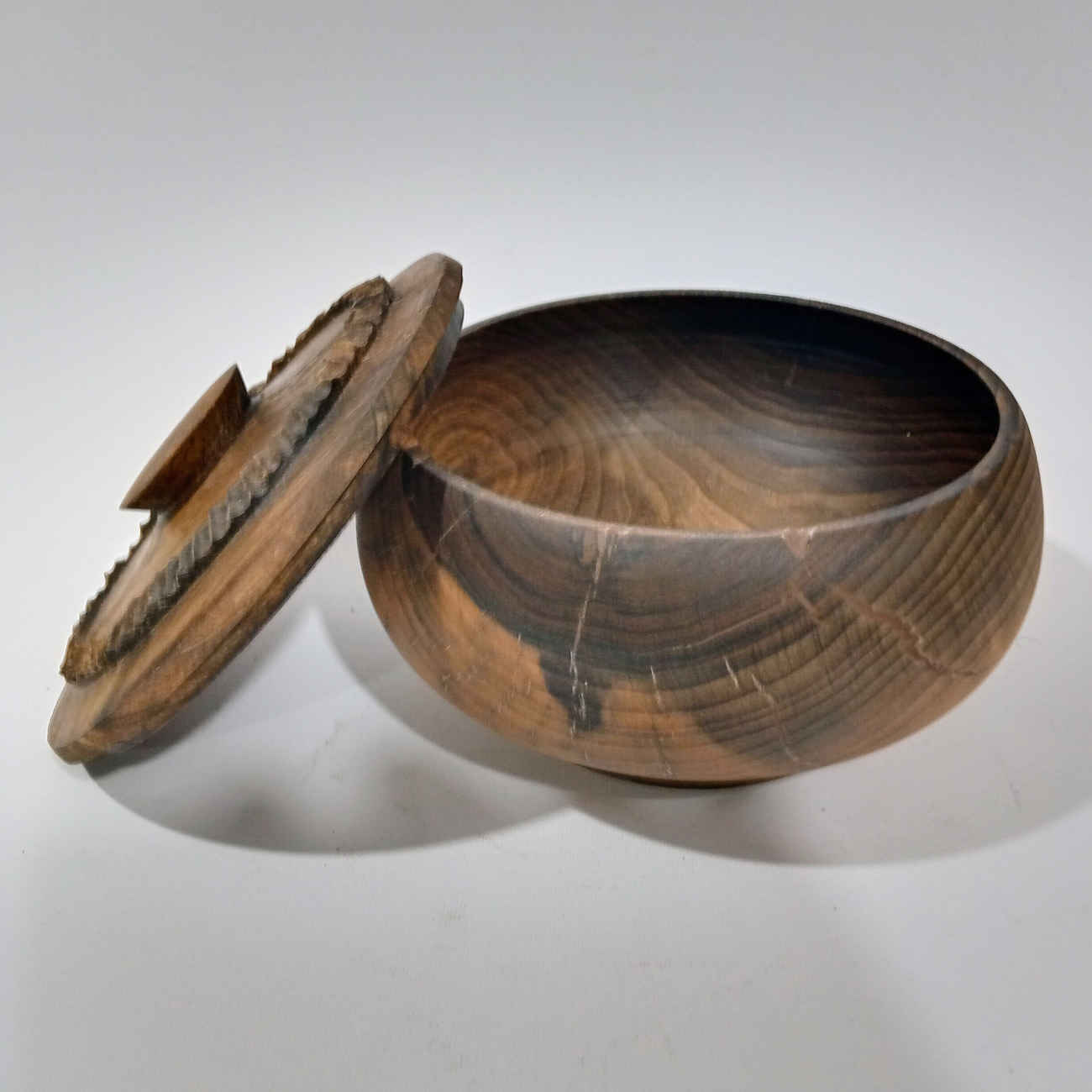 Wooden Candy Bowl – A Versatile and Sustainable Addition for Your Home’s Entertaining Needs
