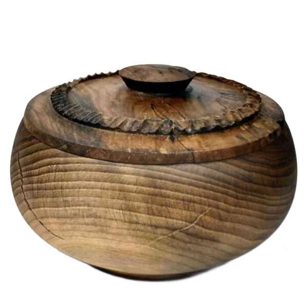 Wooden Candy Bowl - A Versatile and Sustainable Addition for Your Home’s Entertaining Needs