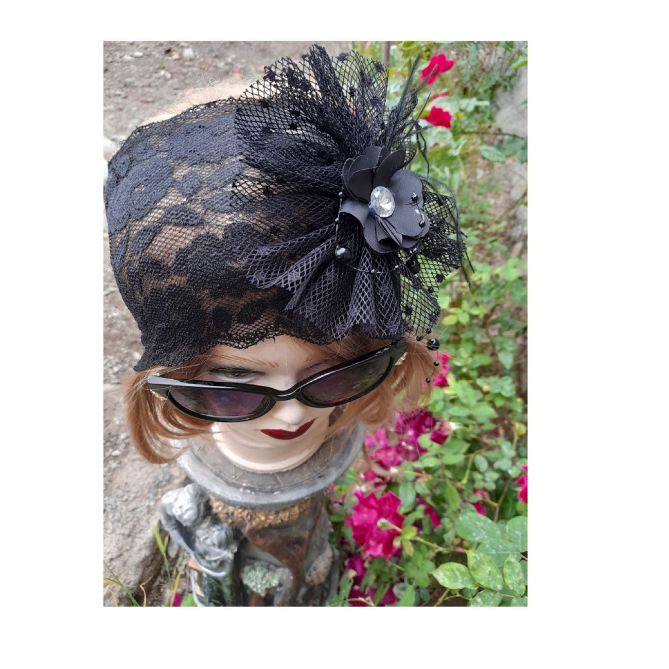Women’s Turban in Velvet Fabric – Elegance Perfectly Design with Lace & Flower