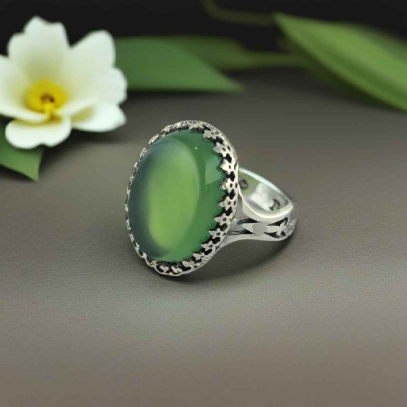Persian Men’s Silver Ring with Agate and Spearhead Design in Green Gemstone