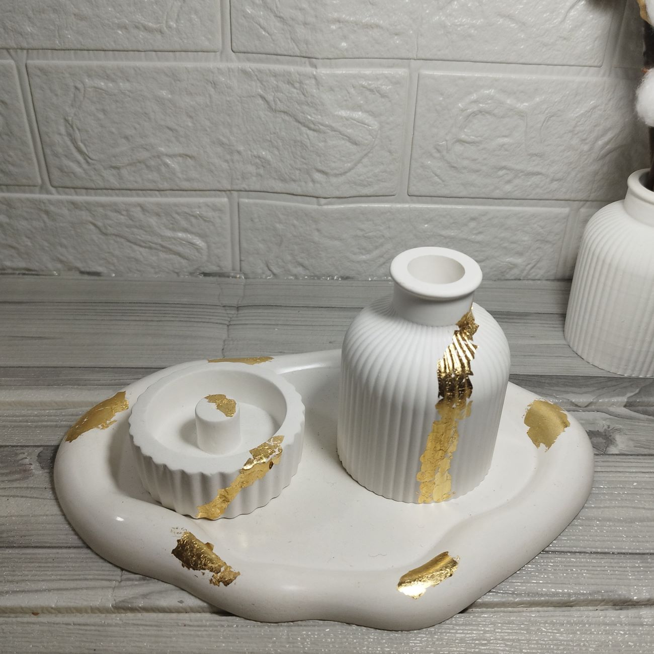 Deformed Concrete Tray – Unique Design, Modern Decorative Piece for Home or Office