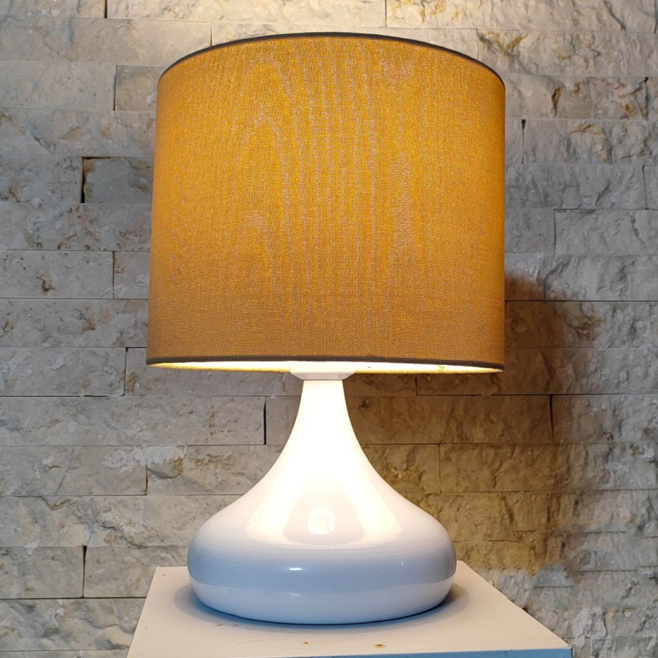 Elegant White Minimalist Table Lamp Simple, Stylish, and Beautiful Lighting for Any Space