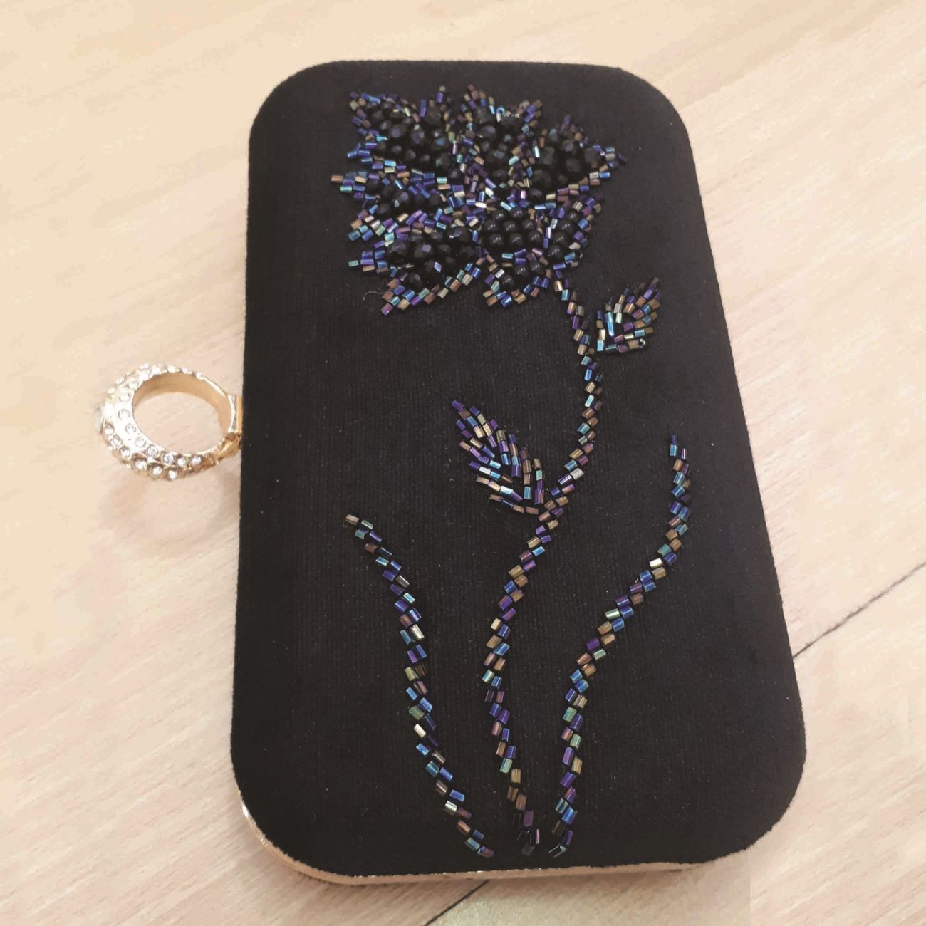 Exquisite Hand Beaded Clutch Bag with Elegant and Sparkling Design