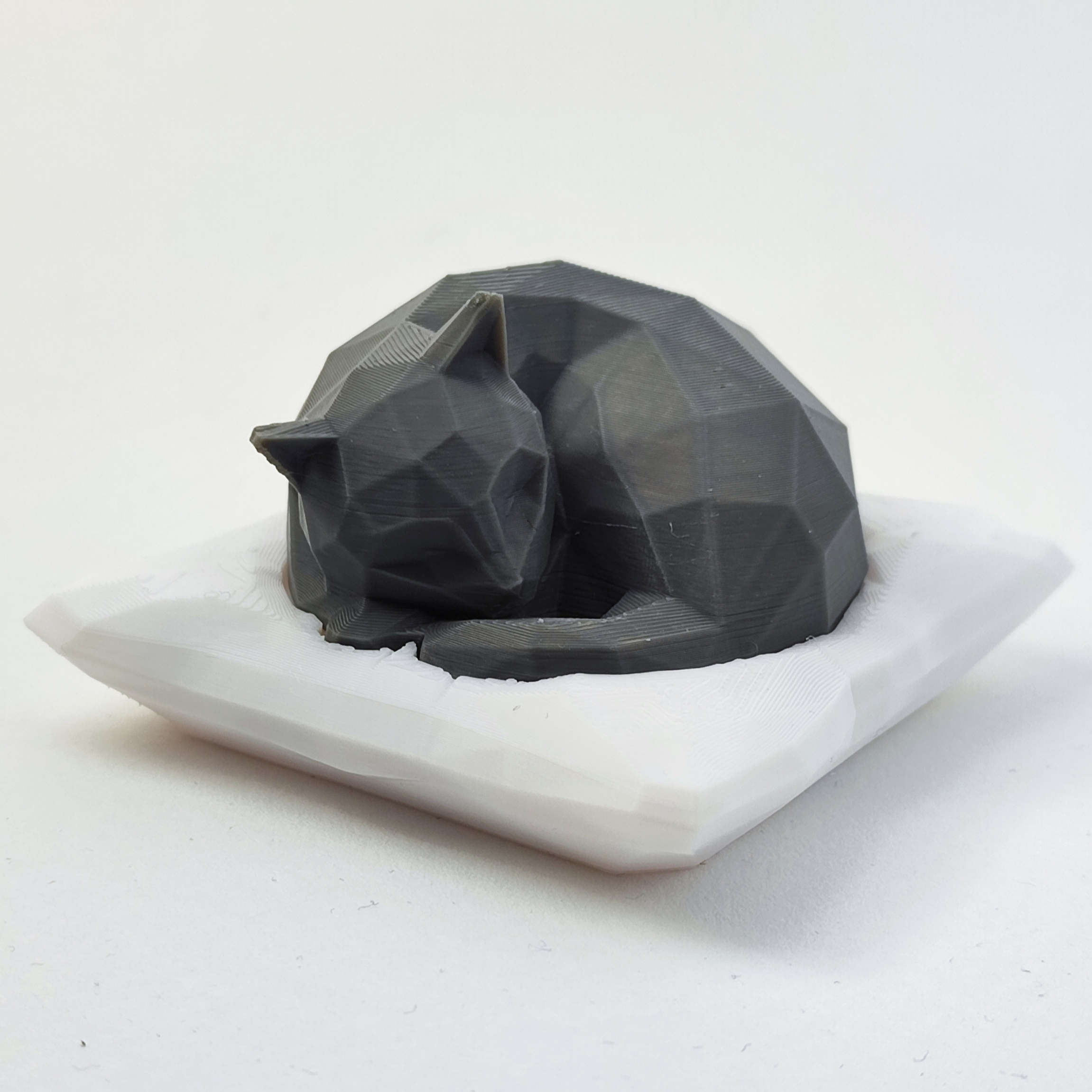 Geometric Sleeping Black Cat Cubism Figurine – Modern Art for Cat Lovers