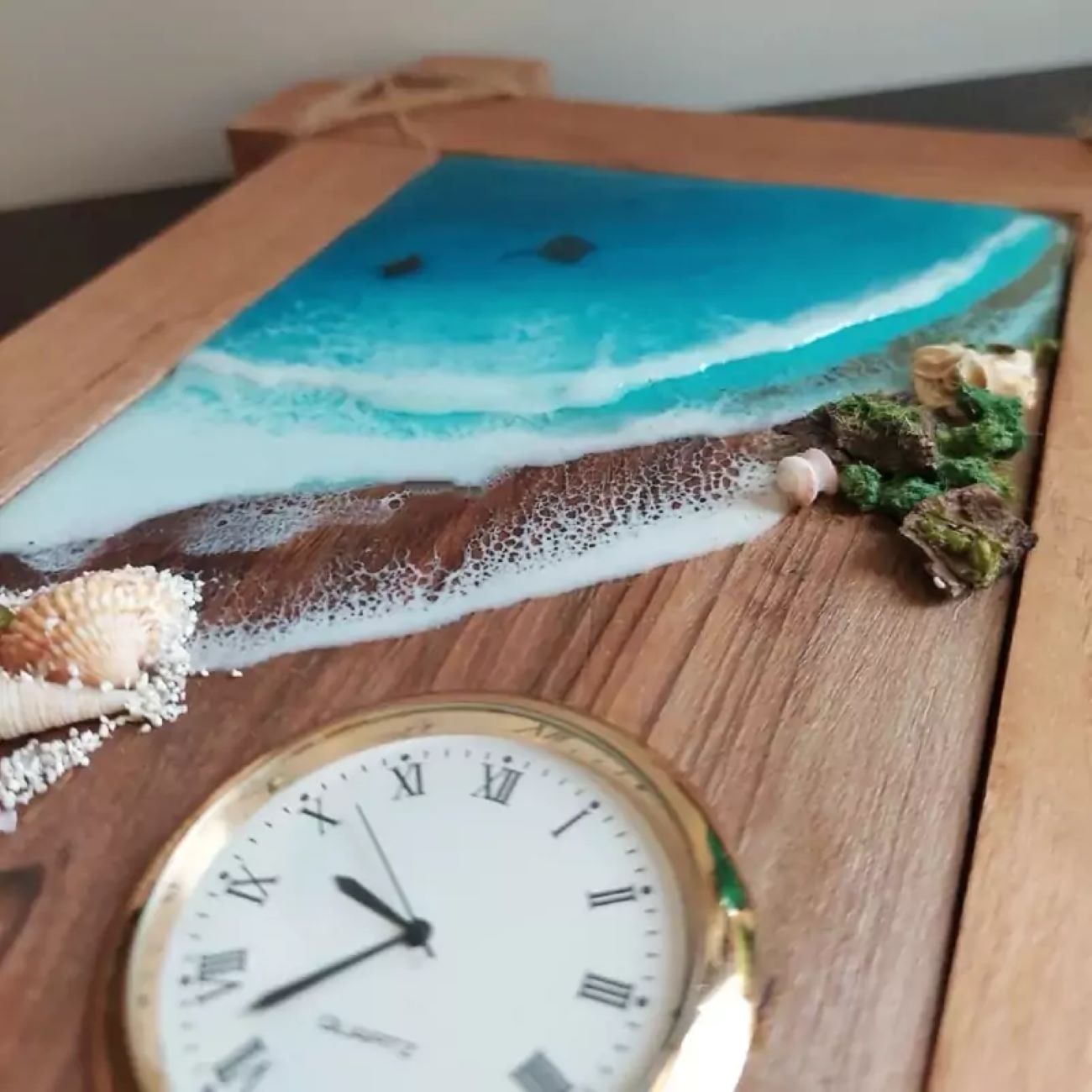 Handmade Wooden Desk Clock – Blend of Craftsmanship and Classic Design
