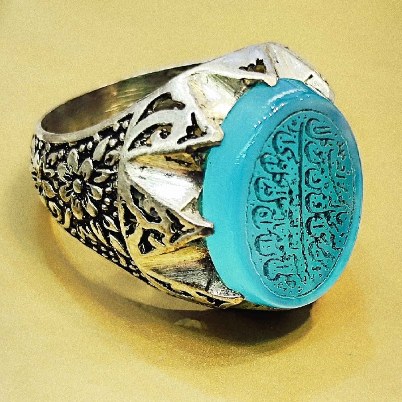 Islamic Men’s Silver Ring with Engraved Agate Stone – Wa Man Yattaq Allah Design