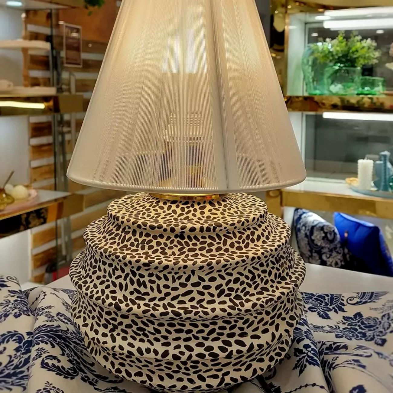 Modern Chic Leopard Print Ceramic Table Lamp for a Bold Stylish Touch