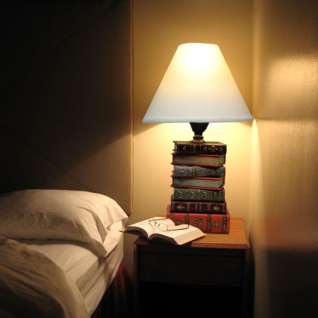Stacked Books Artistic Table Lamp: Unique and Creative Lamp Design for Book Lovers