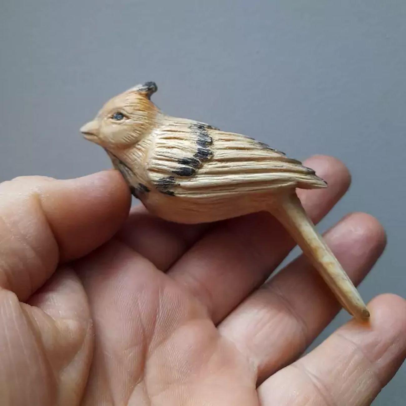Wooden Desk Clock with Handcrafted Bird Sculpture – Unique & Stylish Design