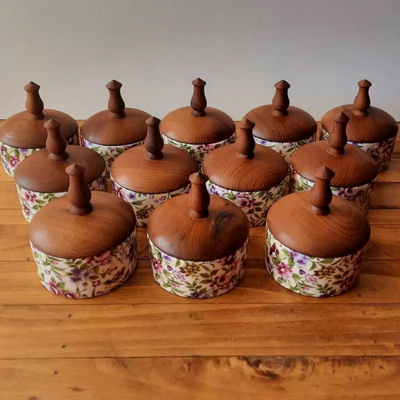 Decorative Ceramic Sugar Bowl with Wooden Lid for Classic Home Decor