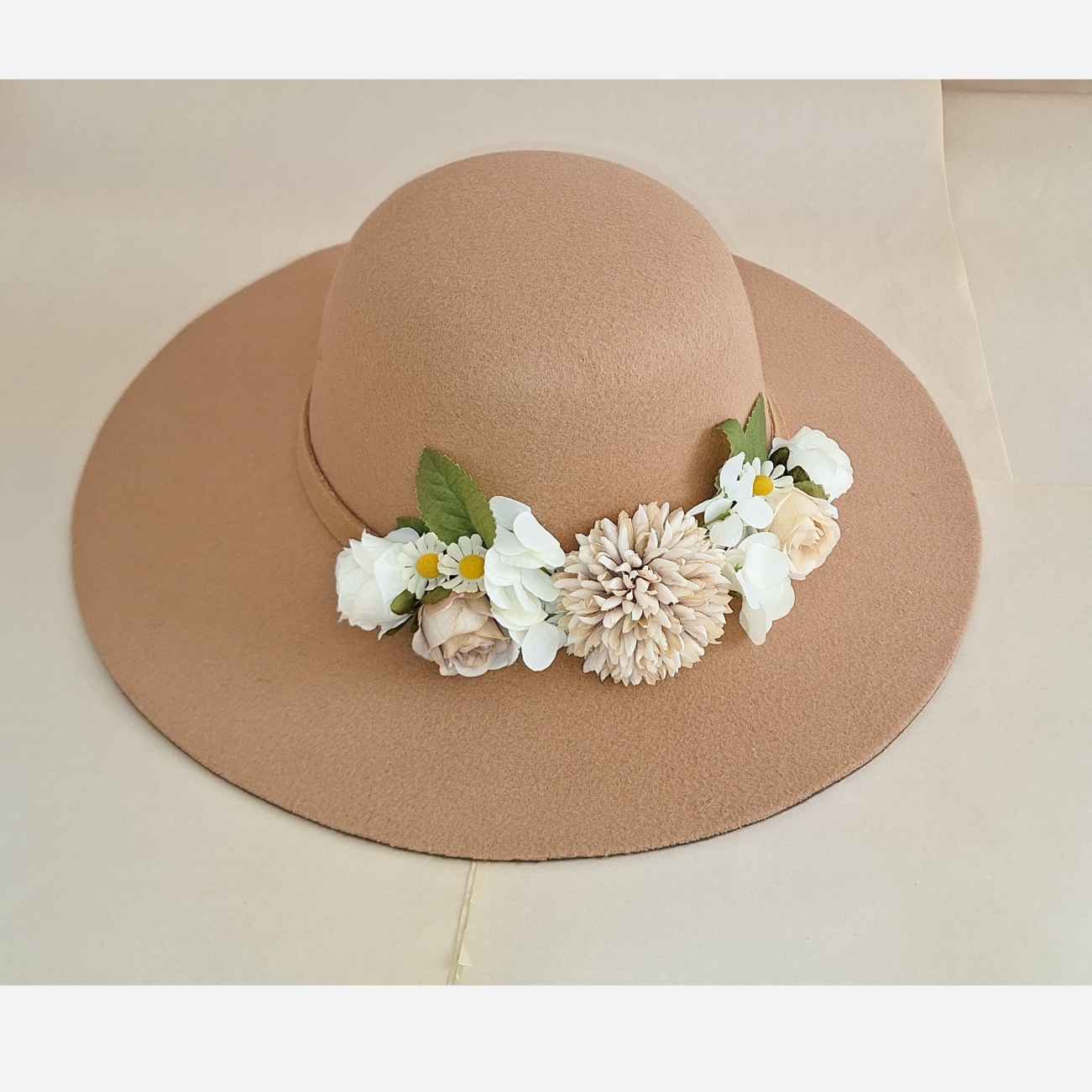 Fedora Shapoo Hat with Floral Pattern – Modern Elegance in Every Detail