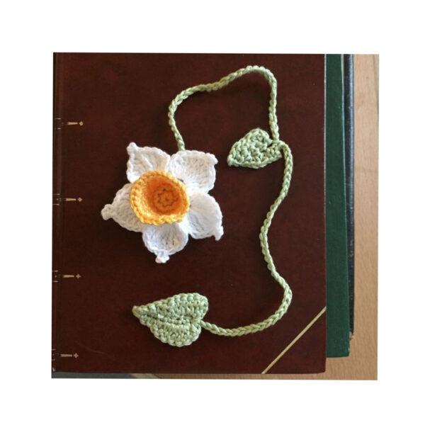 Knitted Bookmark – Ideal for Reading in Flower Design (Set of 2)
